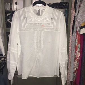 Gap embroidered/lace top
